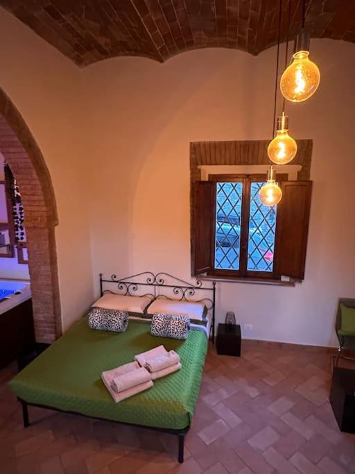 Relax Nella Jacuzzi In Toscana コッレ・ヴァル・デルザ エクステリア 写真