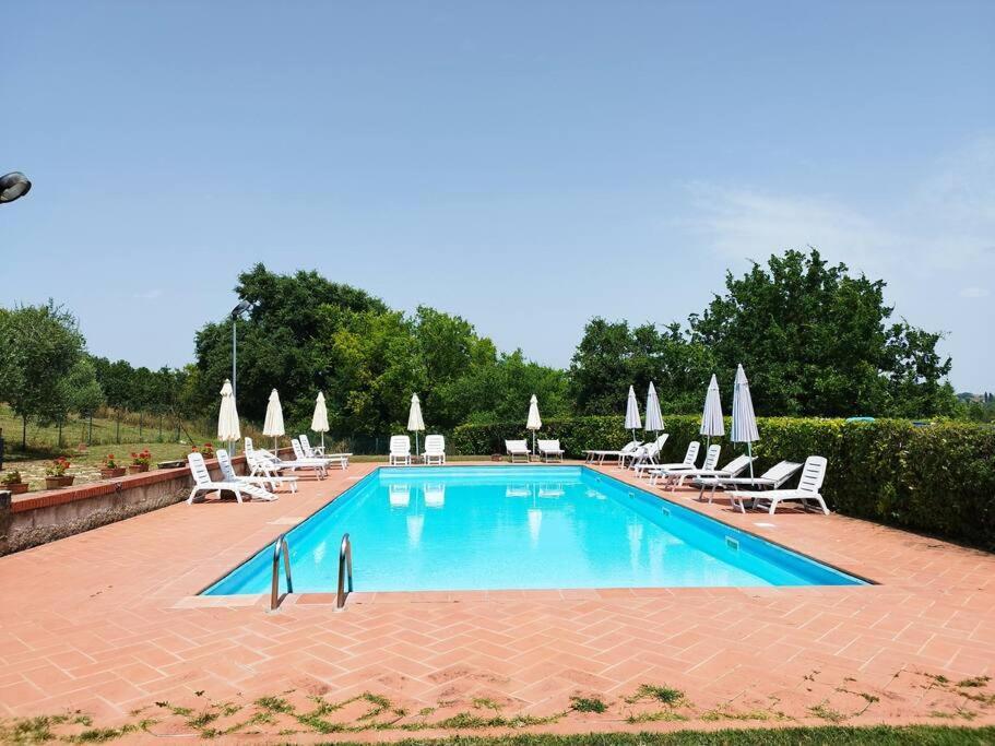 Relax Nella Jacuzzi In Toscana コッレ・ヴァル・デルザ エクステリア 写真